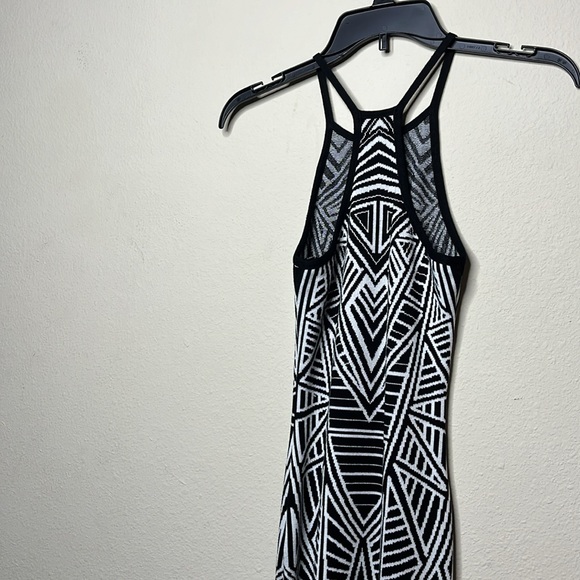 Black & White Geometric Print Dress - Picture 5 of 5